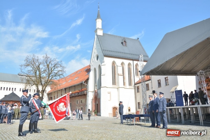 Zdjęcie w galerii na portalu naszraciborz.pl: Zakład Karny w Raciborzu ma swój sztandar  wiadomości z regionu