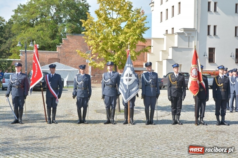 Zdjęcie w galerii na portalu naszraciborz.pl: Zakład Karny w Raciborzu ma swój sztandar  wiadomości z regionu