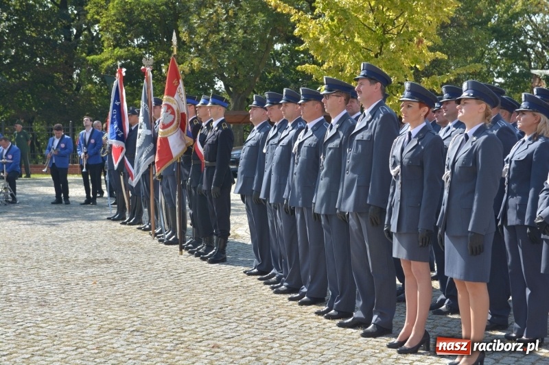 Zdjęcie w galerii na portalu naszraciborz.pl: Zakład Karny w Raciborzu ma swój sztandar  wiadomości z regionu