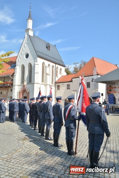 Zdjęcie w galerii na portalu naszraciborz.pl: Zakład Karny w Raciborzu ma swój sztandar  wiadomości z regionu