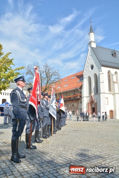 Zdjęcie w galerii na portalu naszraciborz.pl: Zakład Karny w Raciborzu ma swój sztandar  wiadomości z regionu