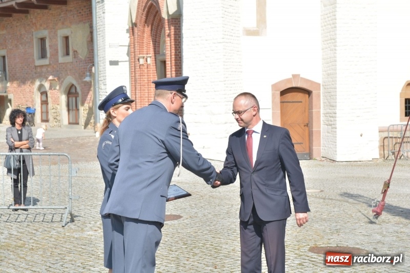 Zdjęcie w galerii na portalu naszraciborz.pl: Zakład Karny w Raciborzu ma swój sztandar  wiadomości z regionu