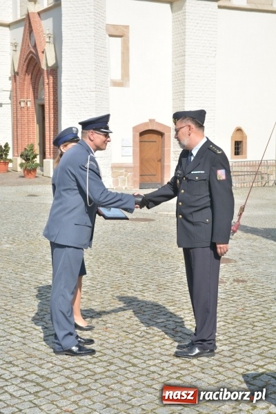 Zdjęcie w galerii na portalu naszraciborz.pl: Zakład Karny w Raciborzu ma swój sztandar  wiadomości z regionu