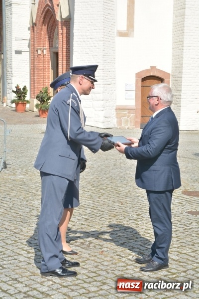 Zdjęcie w galerii na portalu naszraciborz.pl: Zakład Karny w Raciborzu ma swój sztandar  wiadomości z regionu