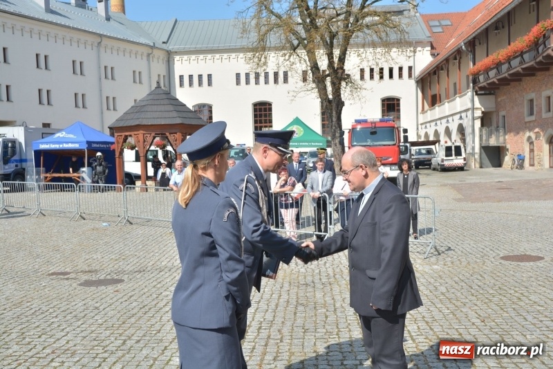 Zdjęcie w galerii na portalu naszraciborz.pl: Zakład Karny w Raciborzu ma swój sztandar  wiadomości z regionu