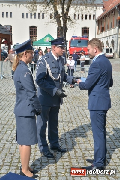Zdjęcie w galerii na portalu naszraciborz.pl: Zakład Karny w Raciborzu ma swój sztandar  wiadomości z regionu