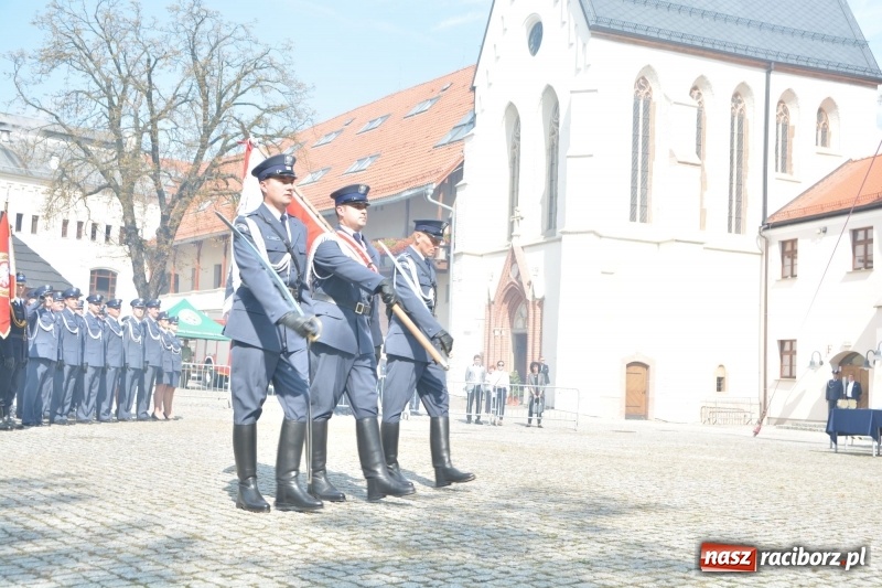 Zdjęcie w galerii na portalu naszraciborz.pl: Zakład Karny w Raciborzu ma swój sztandar  wiadomości z regionu