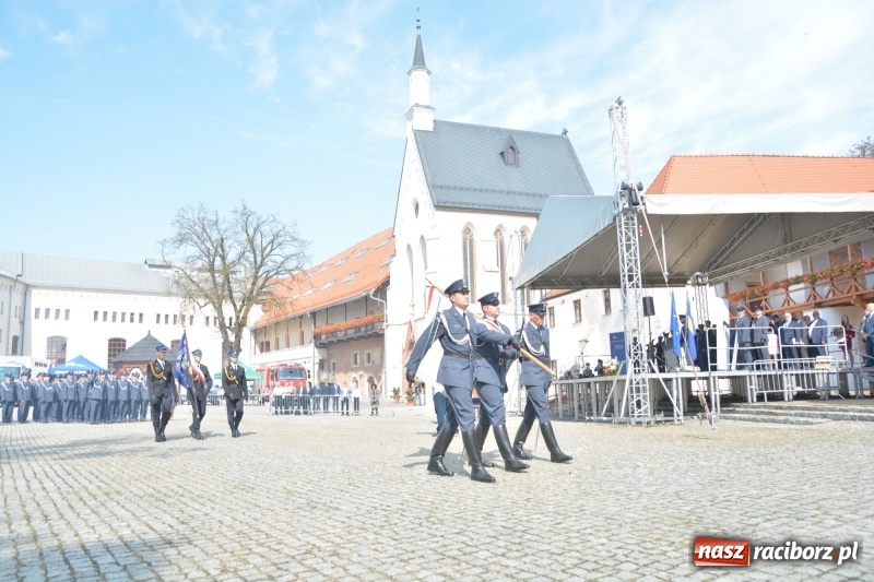 Zdjęcie w galerii na portalu naszraciborz.pl: Zakład Karny w Raciborzu ma swój sztandar  wiadomości z regionu