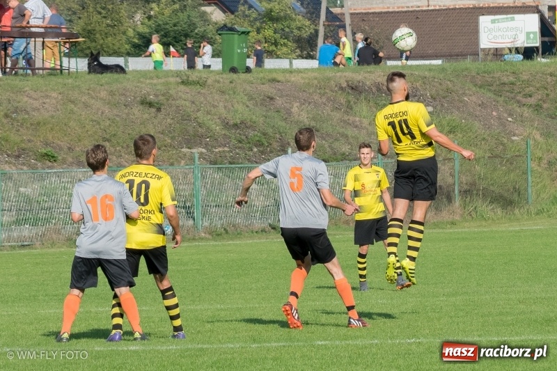 Zdjęcie w galerii na portalu naszraciborz.pl: Górki Śląskie wykorzystały potknięcie Markowic i wróciły na fotel lidera B klasy wiadomości z regionu