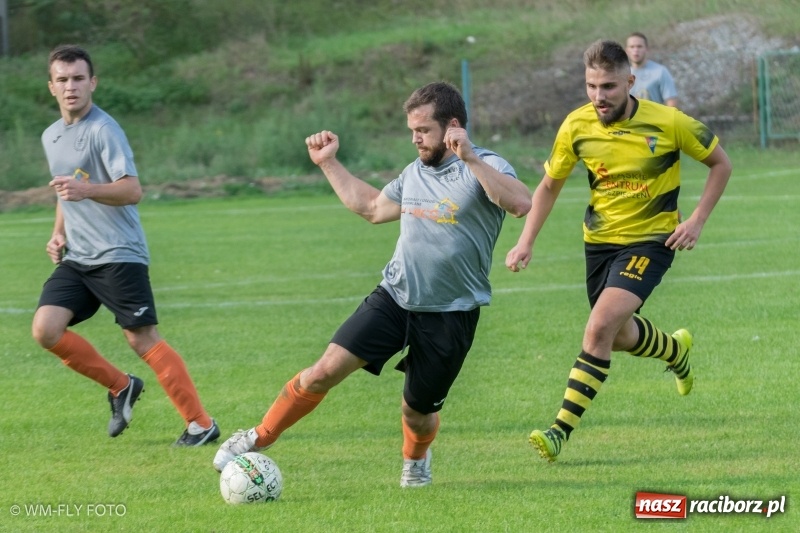 Zdjęcie w galerii na portalu naszraciborz.pl: Górki Śląskie wykorzystały potknięcie Markowic i wróciły na fotel lidera B klasy wiadomości z regionu