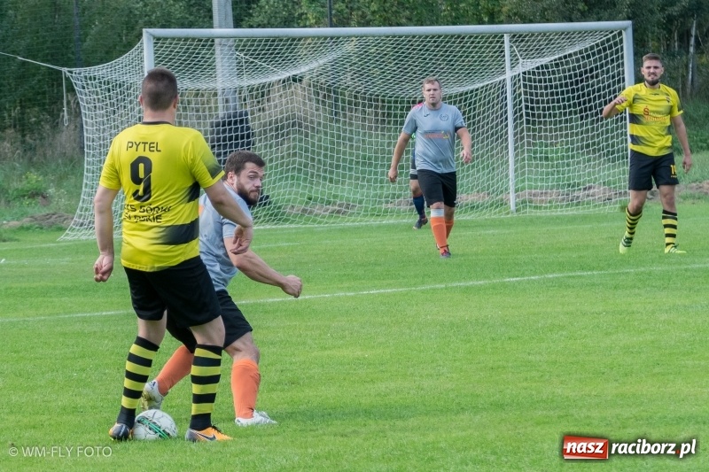 Zdjęcie w galerii na portalu naszraciborz.pl: Górki Śląskie wykorzystały potknięcie Markowic i wróciły na fotel lidera B klasy wiadomości z regionu
