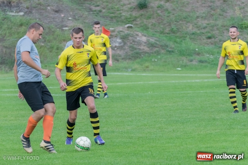 Zdjęcie w galerii na portalu naszraciborz.pl: Górki Śląskie wykorzystały potknięcie Markowic i wróciły na fotel lidera B klasy wiadomości z regionu