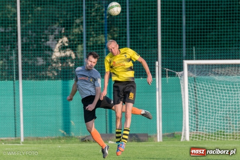 Zdjęcie w galerii na portalu naszraciborz.pl: Górki Śląskie wykorzystały potknięcie Markowic i wróciły na fotel lidera B klasy wiadomości z regionu