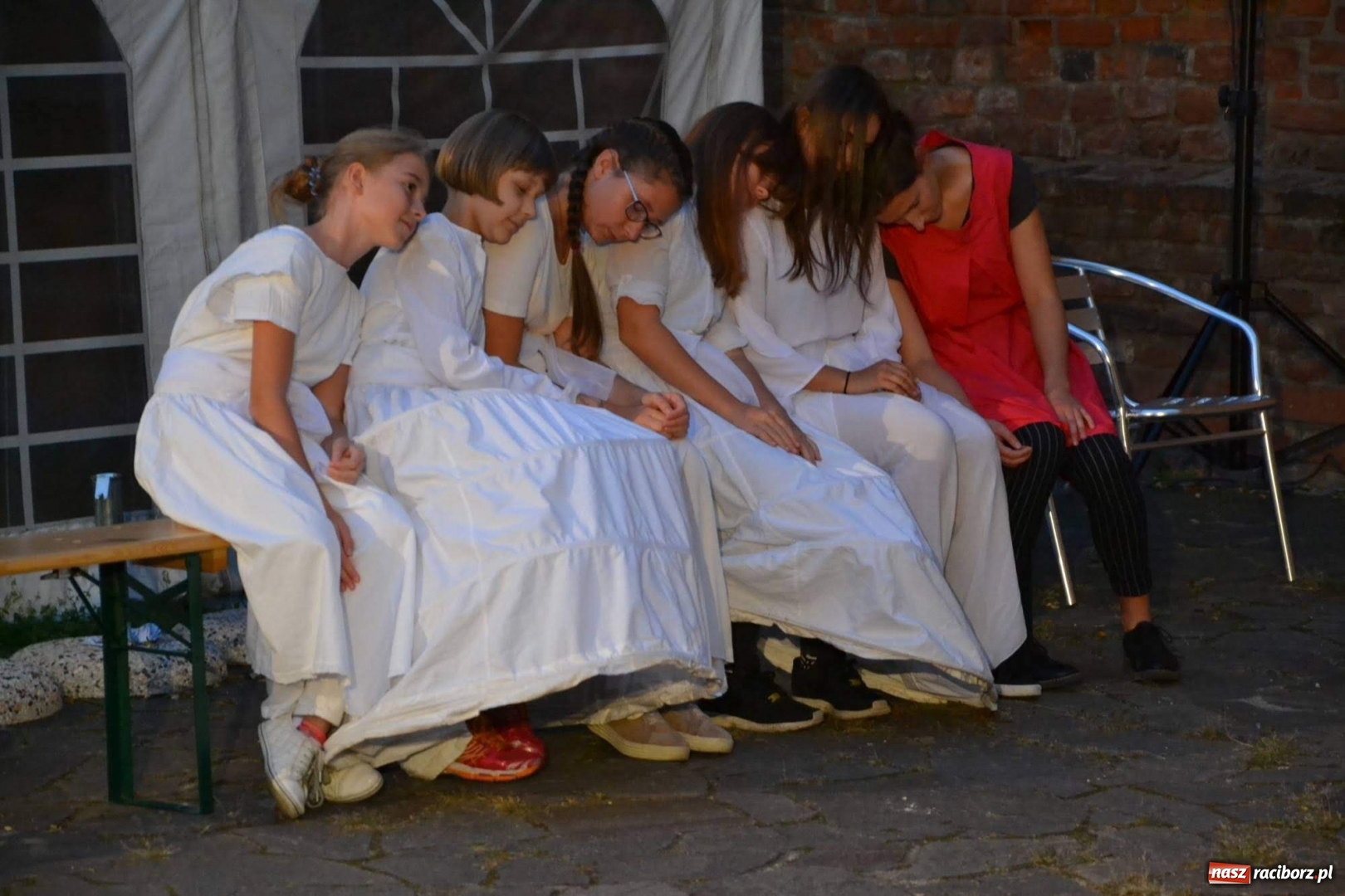 Zdjęcie w galerii na portalu naszraciborz.pl: ART CAMP – WIECZÓR SZTUKI, czyli artystyczne wspomnienia z obozu w Pieninach  wiadomości z regionu