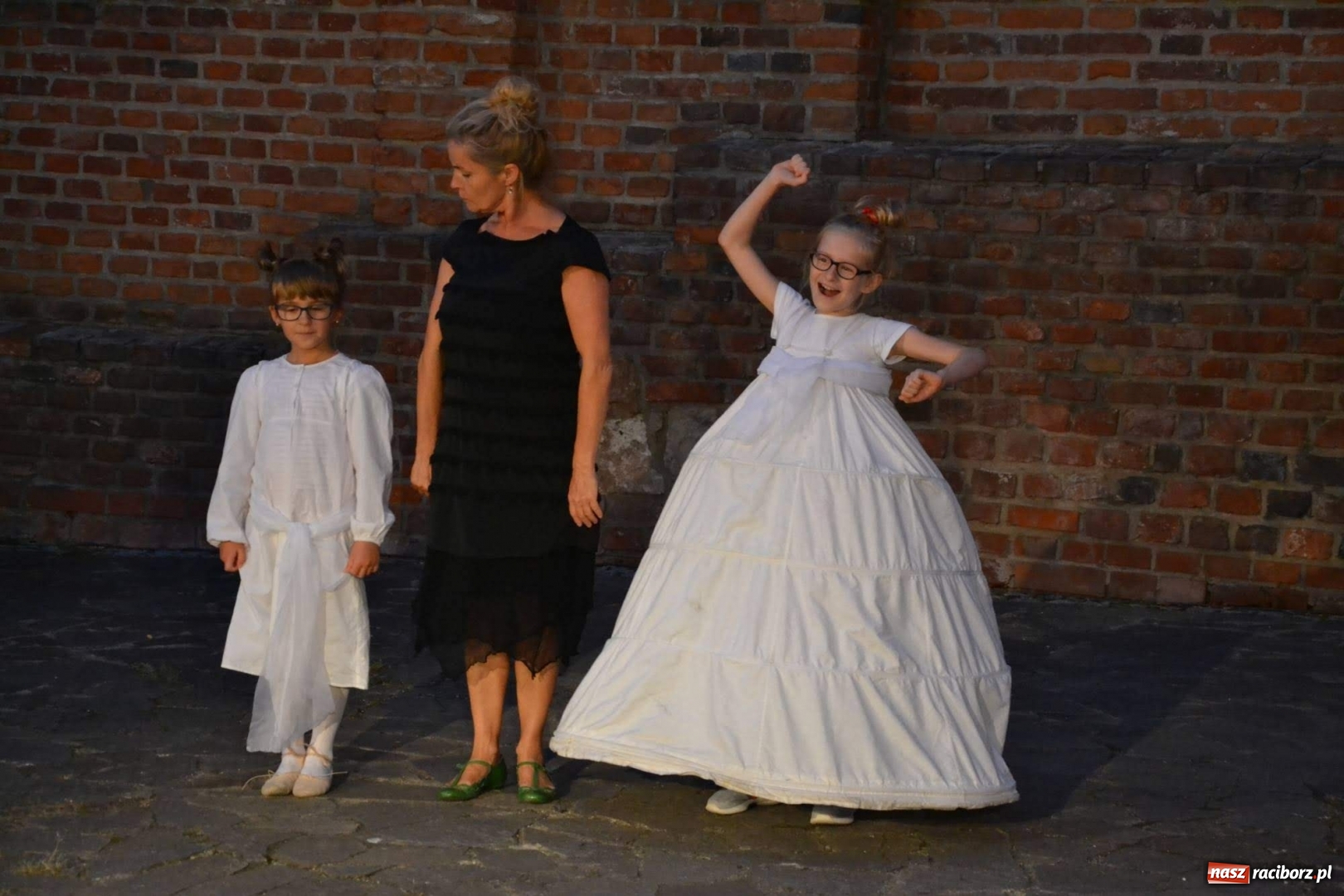 Zdjęcie w galerii na portalu naszraciborz.pl: ART CAMP – WIECZÓR SZTUKI, czyli artystyczne wspomnienia z obozu w Pieninach  wiadomości z regionu