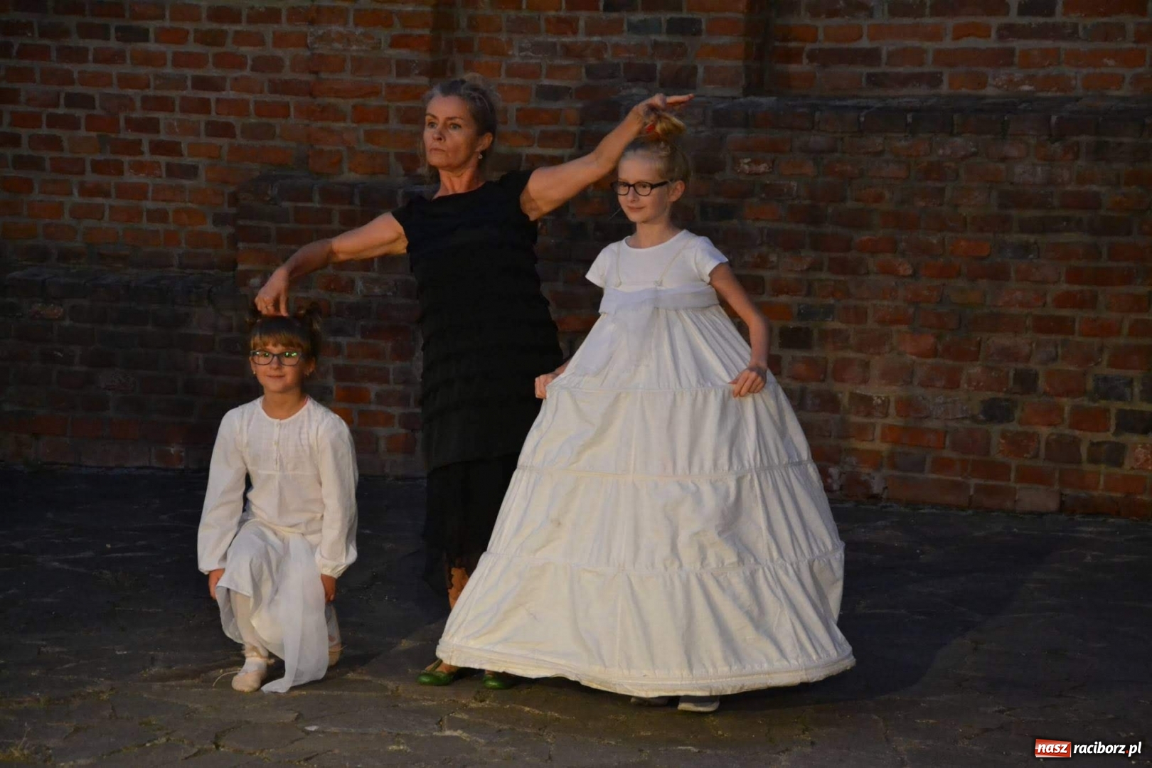 Zdjęcie w galerii na portalu naszraciborz.pl: ART CAMP – WIECZÓR SZTUKI, czyli artystyczne wspomnienia z obozu w Pieninach  wiadomości z regionu