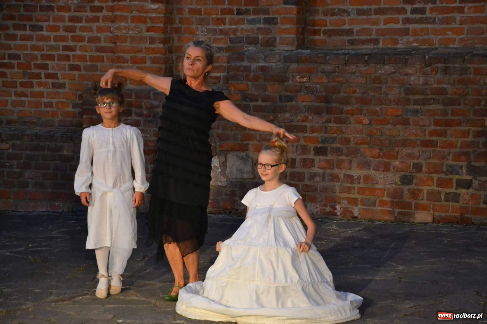 Zdjęcie w galerii na portalu naszraciborz.pl: ART CAMP – WIECZÓR SZTUKI, czyli artystyczne wspomnienia z obozu w Pieninach  wiadomości z regionu