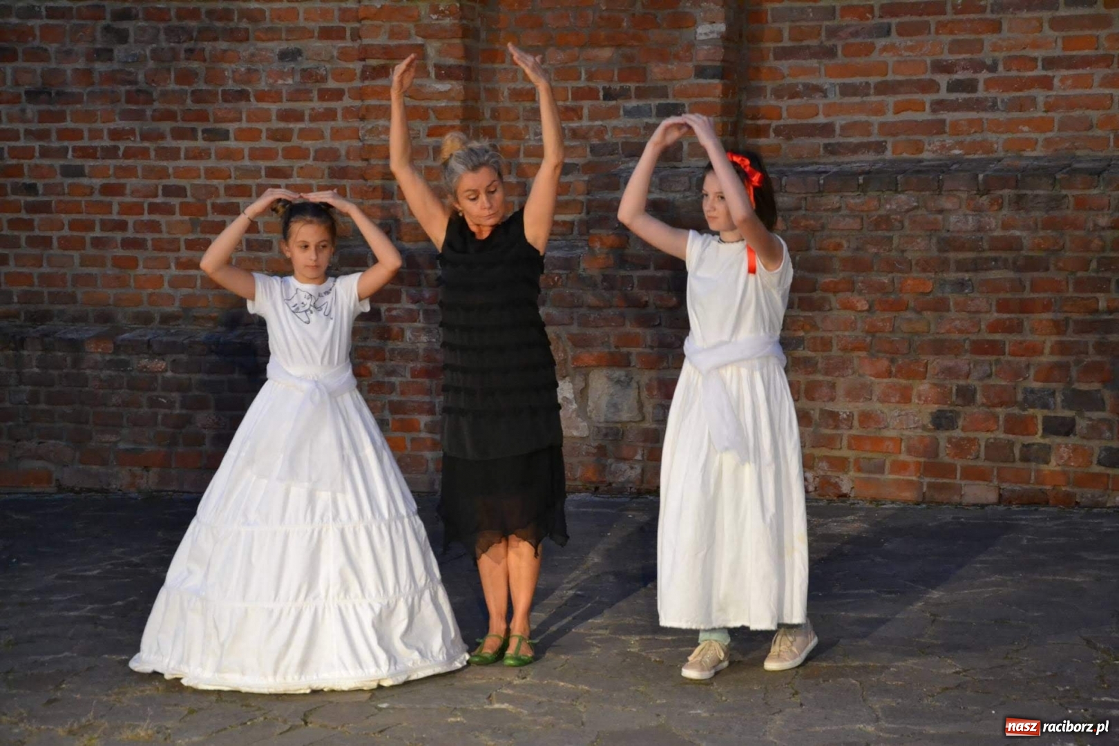 Zdjęcie w galerii na portalu naszraciborz.pl: ART CAMP – WIECZÓR SZTUKI, czyli artystyczne wspomnienia z obozu w Pieninach  wiadomości z regionu