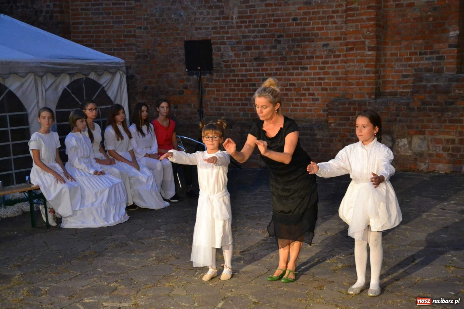 Zdjęcie w galerii na portalu naszraciborz.pl: ART CAMP – WIECZÓR SZTUKI, czyli artystyczne wspomnienia z obozu w Pieninach  wiadomości z regionu