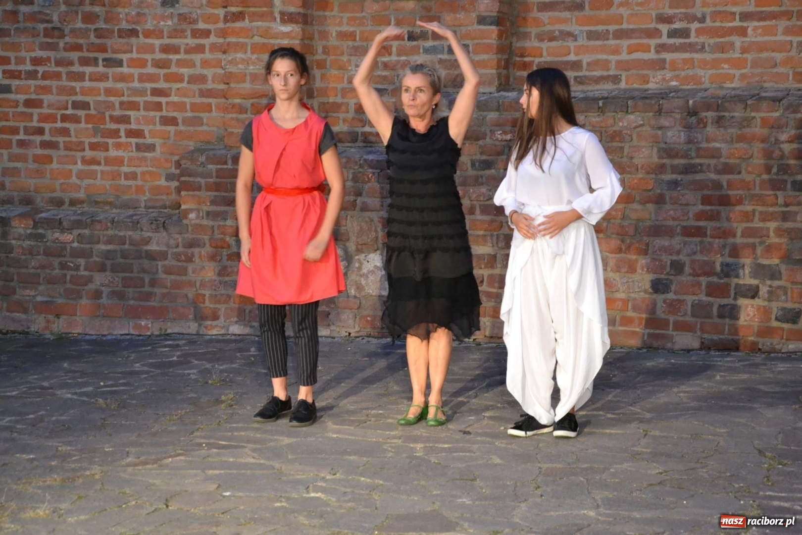 Zdjęcie w galerii na portalu naszraciborz.pl: ART CAMP – WIECZÓR SZTUKI, czyli artystyczne wspomnienia z obozu w Pieninach  wiadomości z regionu