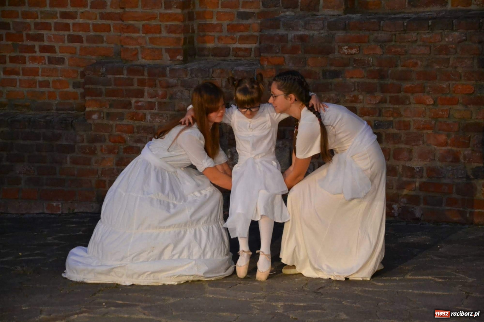 Zdjęcie w galerii na portalu naszraciborz.pl: ART CAMP – WIECZÓR SZTUKI, czyli artystyczne wspomnienia z obozu w Pieninach  wiadomości z regionu