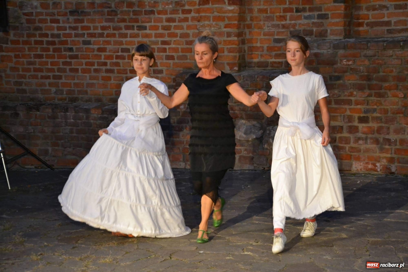 Zdjęcie w galerii na portalu naszraciborz.pl: ART CAMP – WIECZÓR SZTUKI, czyli artystyczne wspomnienia z obozu w Pieninach  wiadomości z regionu