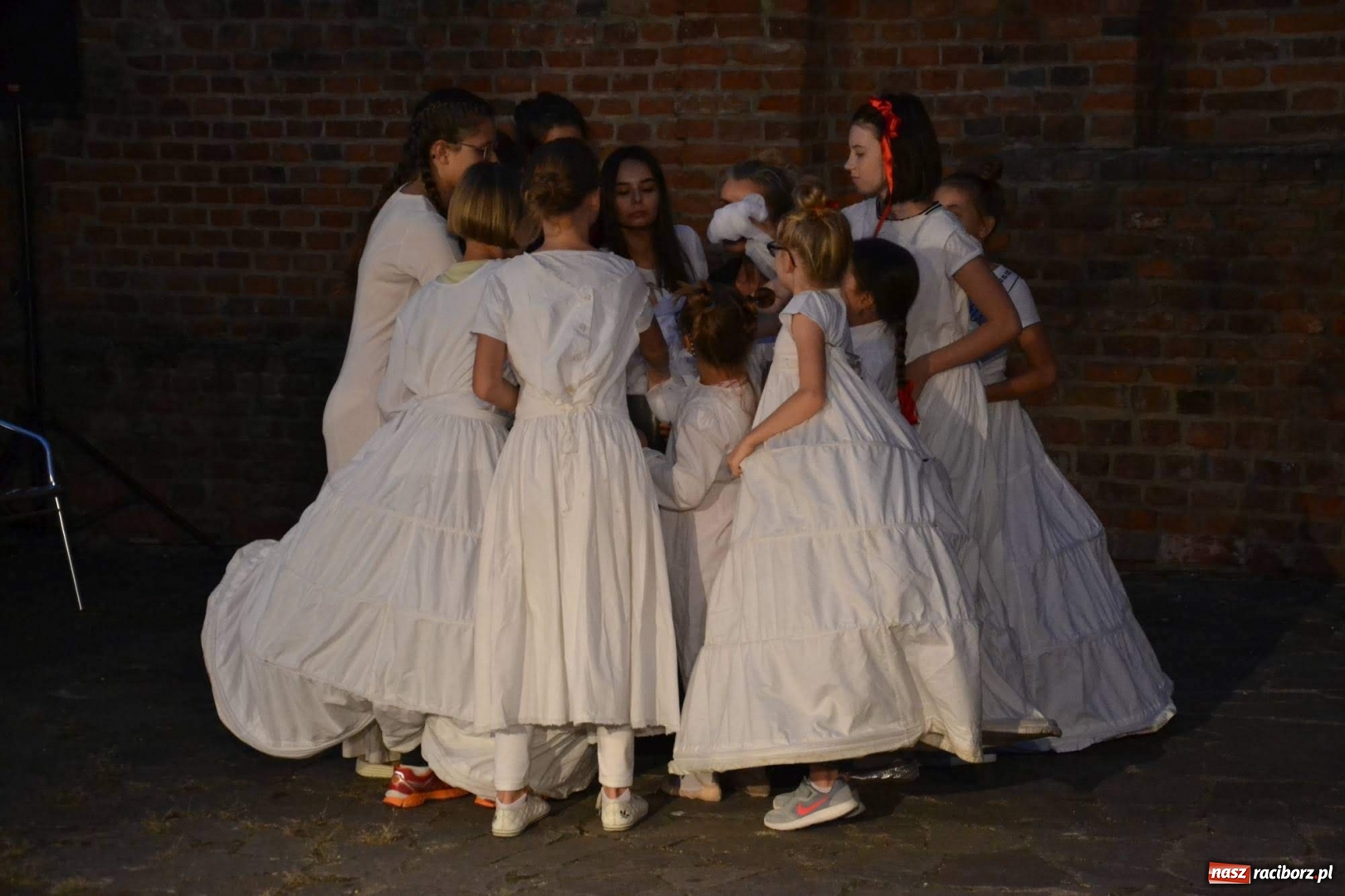 Zdjęcie w galerii na portalu naszraciborz.pl: ART CAMP – WIECZÓR SZTUKI, czyli artystyczne wspomnienia z obozu w Pieninach  wiadomości z regionu