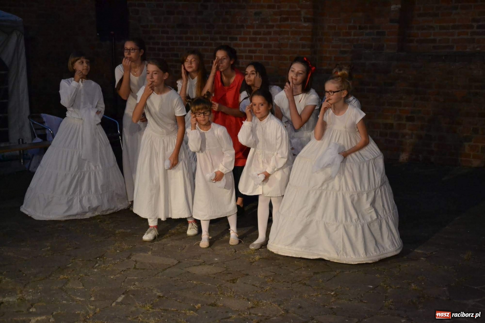 Zdjęcie w galerii na portalu naszraciborz.pl: ART CAMP – WIECZÓR SZTUKI, czyli artystyczne wspomnienia z obozu w Pieninach  wiadomości z regionu