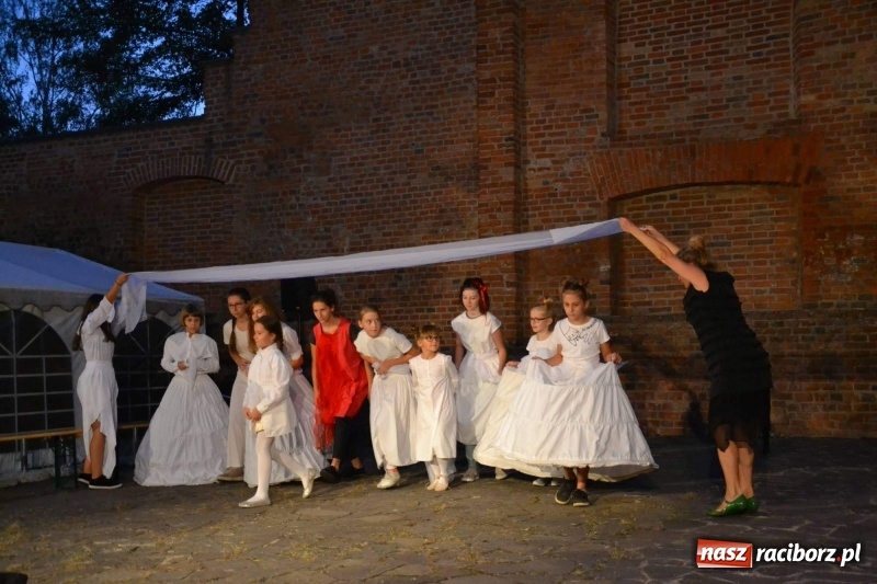 Zdjęcie w galerii na portalu naszraciborz.pl: ART CAMP – WIECZÓR SZTUKI, czyli artystyczne wspomnienia z obozu w Pieninach  wiadomości z regionu