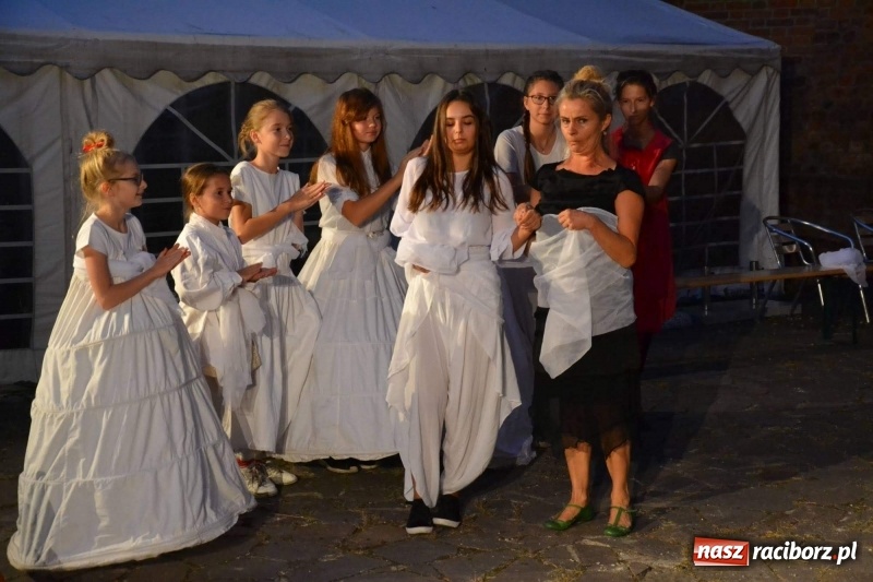 Zdjęcie w galerii na portalu naszraciborz.pl: ART CAMP – WIECZÓR SZTUKI, czyli artystyczne wspomnienia z obozu w Pieninach  wiadomości z regionu