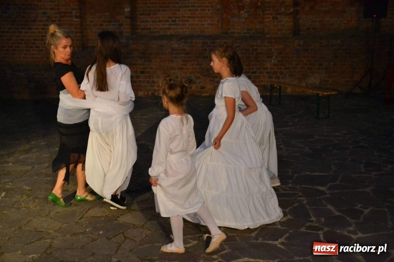 Zdjęcie w galerii na portalu naszraciborz.pl: ART CAMP – WIECZÓR SZTUKI, czyli artystyczne wspomnienia z obozu w Pieninach  wiadomości z regionu