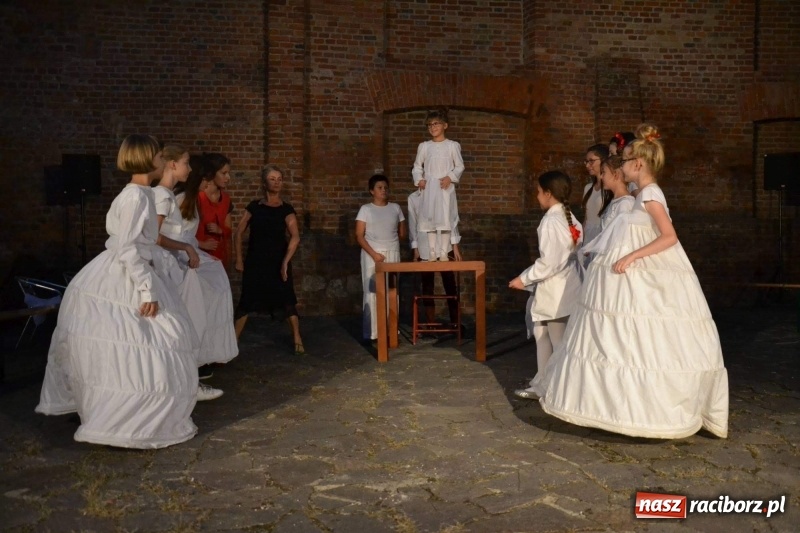 Zdjęcie w galerii na portalu naszraciborz.pl: ART CAMP – WIECZÓR SZTUKI, czyli artystyczne wspomnienia z obozu w Pieninach  wiadomości z regionu