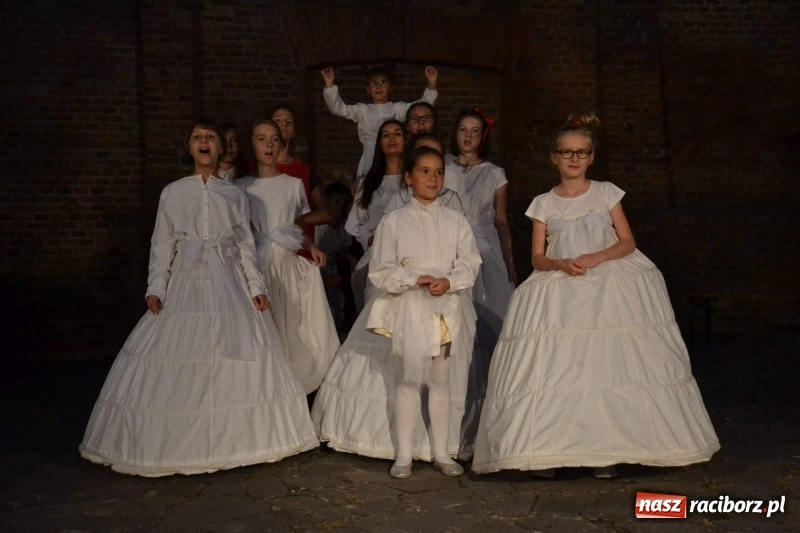 Zdjęcie w galerii na portalu naszraciborz.pl: ART CAMP – WIECZÓR SZTUKI, czyli artystyczne wspomnienia z obozu w Pieninach  wiadomości z regionu