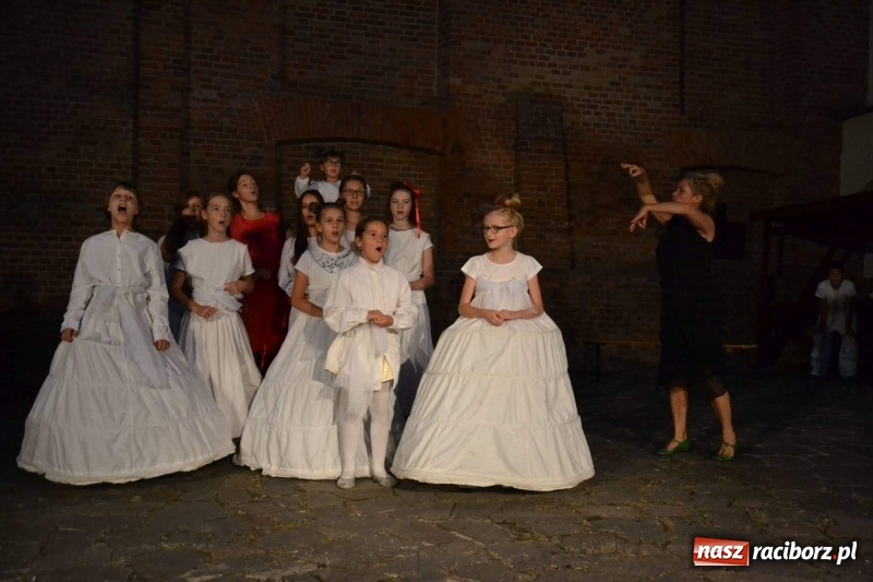 Zdjęcie w galerii na portalu naszraciborz.pl: ART CAMP – WIECZÓR SZTUKI, czyli artystyczne wspomnienia z obozu w Pieninach  wiadomości z regionu