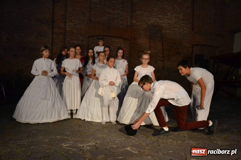 Zdjęcie w galerii na portalu naszraciborz.pl: ART CAMP – WIECZÓR SZTUKI, czyli artystyczne wspomnienia z obozu w Pieninach  wiadomości z regionu