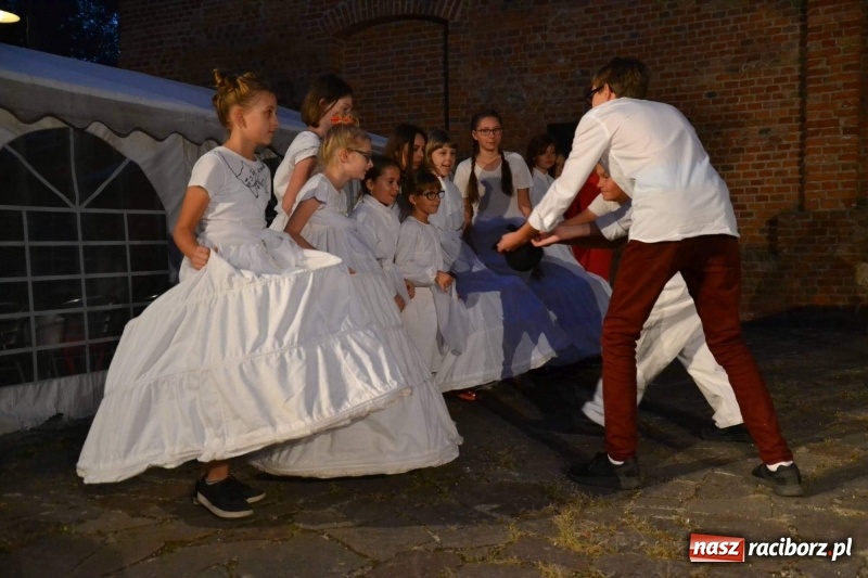 Zdjęcie w galerii na portalu naszraciborz.pl: ART CAMP – WIECZÓR SZTUKI, czyli artystyczne wspomnienia z obozu w Pieninach  wiadomości z regionu