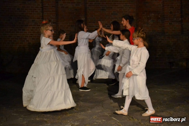 Zdjęcie w galerii na portalu naszraciborz.pl: ART CAMP – WIECZÓR SZTUKI, czyli artystyczne wspomnienia z obozu w Pieninach  wiadomości z regionu