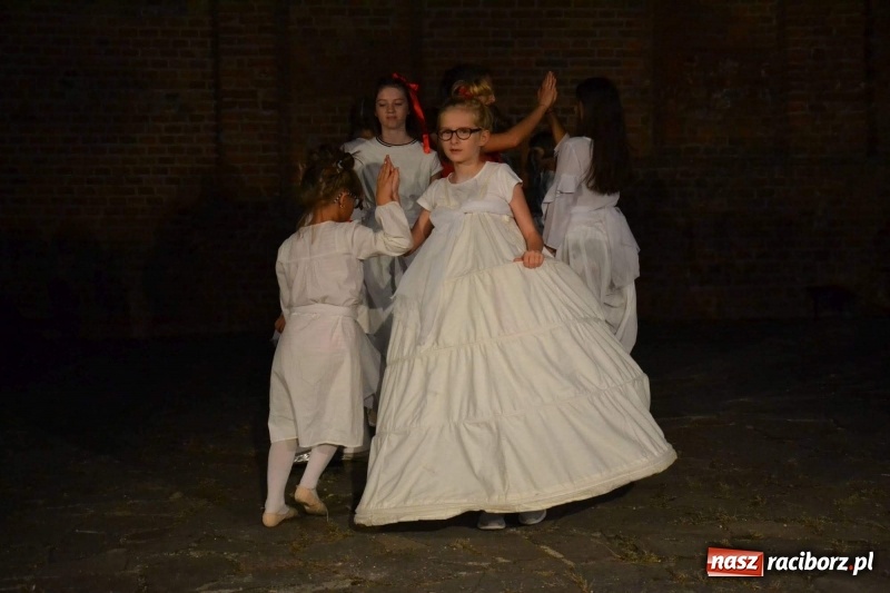 Zdjęcie w galerii na portalu naszraciborz.pl: ART CAMP – WIECZÓR SZTUKI, czyli artystyczne wspomnienia z obozu w Pieninach  wiadomości z regionu