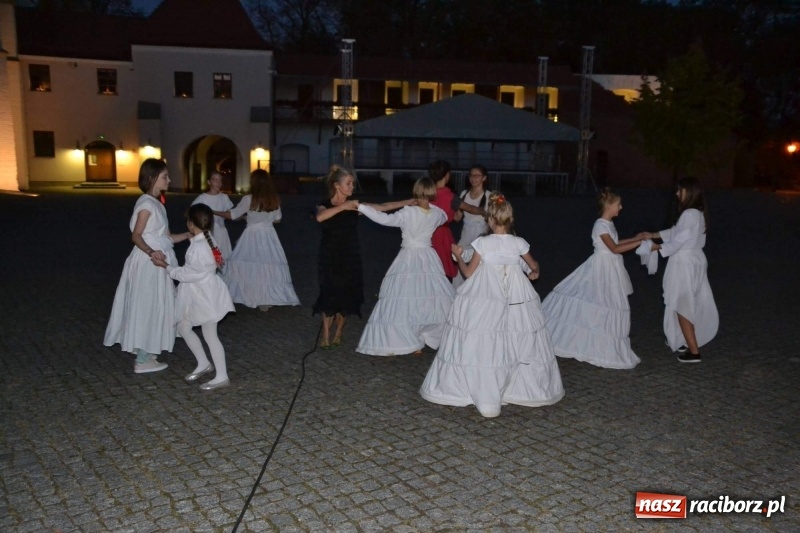 Zdjęcie w galerii na portalu naszraciborz.pl: ART CAMP – WIECZÓR SZTUKI, czyli artystyczne wspomnienia z obozu w Pieninach  wiadomości z regionu