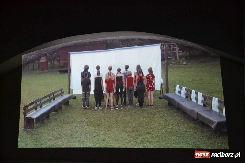 Zdjęcie w galerii na portalu naszraciborz.pl: ART CAMP – WIECZÓR SZTUKI, czyli artystyczne wspomnienia z obozu w Pieninach  wiadomości z regionu