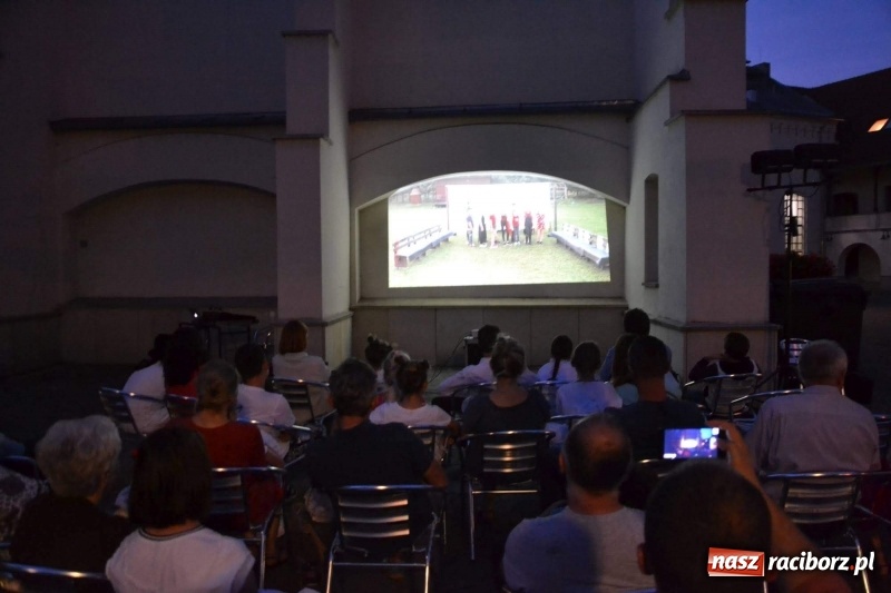 Zdjęcie w galerii na portalu naszraciborz.pl: ART CAMP – WIECZÓR SZTUKI, czyli artystyczne wspomnienia z obozu w Pieninach  wiadomości z regionu