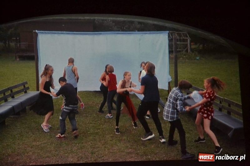 Zdjęcie w galerii na portalu naszraciborz.pl: ART CAMP – WIECZÓR SZTUKI, czyli artystyczne wspomnienia z obozu w Pieninach  wiadomości z regionu