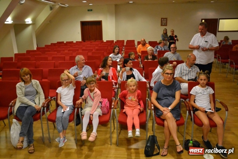 Zdjęcie w galerii na portalu naszraciborz.pl: ART CAMP – WIECZÓR SZTUKI, czyli artystyczne wspomnienia z obozu w Pieninach  wiadomości z regionu