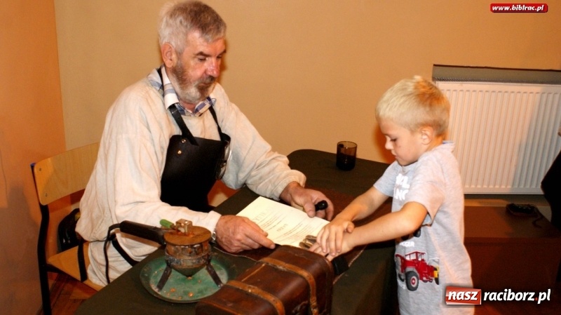 Zdjęcie w galerii na portalu naszraciborz.pl: Era Gutenberga, czyli warsztaty drukarskie w Markowicach wiadomości z regionu
