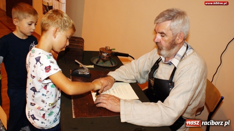 Zdjęcie w galerii na portalu naszraciborz.pl: Era Gutenberga, czyli warsztaty drukarskie w Markowicach wiadomości z regionu