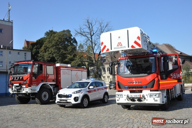 Zdjęcie w galerii na portalu naszraciborz.pl: Raciborscy strażacy mają nową autodrabinę. Zastosowano w niej najnowocześniejsze obecnie rozwiązania techniczne wiadomości z regionu