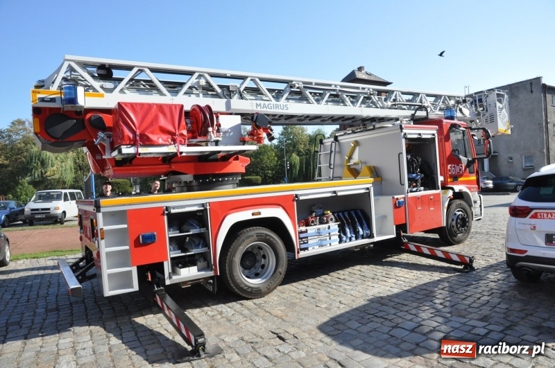 Zdjęcie w galerii na portalu naszraciborz.pl: Raciborscy strażacy mają nową autodrabinę. Zastosowano w niej najnowocześniejsze obecnie rozwiązania techniczne wiadomości z regionu
