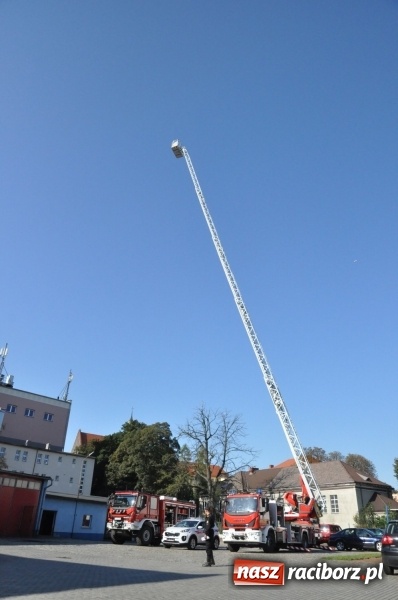 Zdjęcie w galerii na portalu naszraciborz.pl: Raciborscy strażacy mają nową autodrabinę. Zastosowano w niej najnowocześniejsze obecnie rozwiązania techniczne wiadomości z regionu