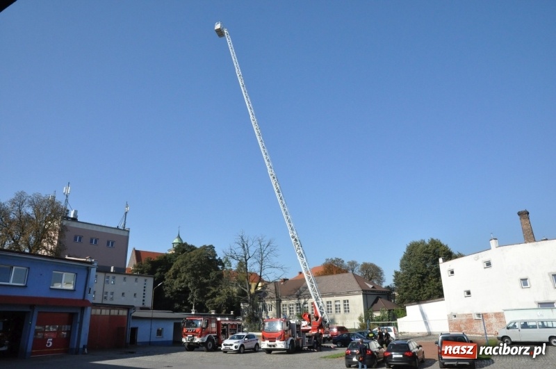 Zdjęcie w galerii na portalu naszraciborz.pl: Raciborscy strażacy mają nową autodrabinę. Zastosowano w niej najnowocześniejsze obecnie rozwiązania techniczne wiadomości z regionu