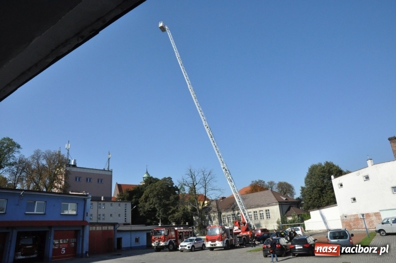 Zdjęcie w galerii na portalu naszraciborz.pl: Raciborscy strażacy mają nową autodrabinę. Zastosowano w niej najnowocześniejsze obecnie rozwiązania techniczne wiadomości z regionu
